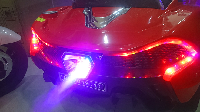 Xe điện cho bé Mclaren ND-2019 nhả khói phía sau giống xe thật kèm đèn LED đẹp