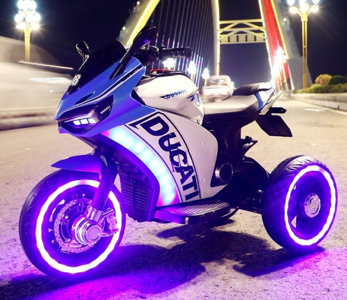 Xe mô tô điện trẻ em Ducati 08 bánh xe có đèn LED