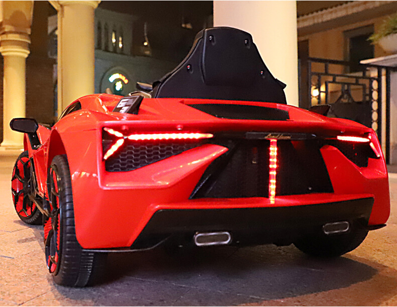 Xe điện cho bé Lamborghini 2019-3 cụm đèn LED sau