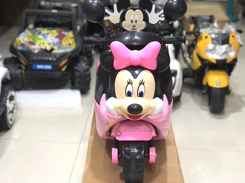 Xe máy điện cho bé với hình Chuột Mickey hồng xinh xắn